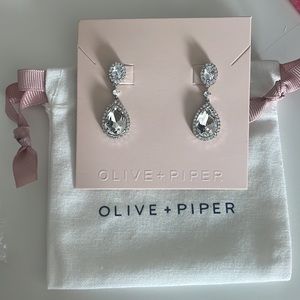 BRAND NEW: Olive & Piper Windsor Drop Earrings